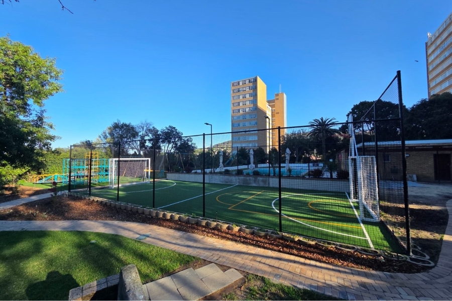 1 Bedroom Property for Sale in Loevenstein Western Cape